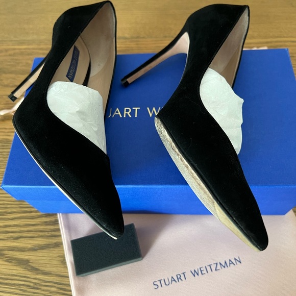 Stuart Weitzman Black Suede Pumps, Size 38.5 - Picture 3 of 12
